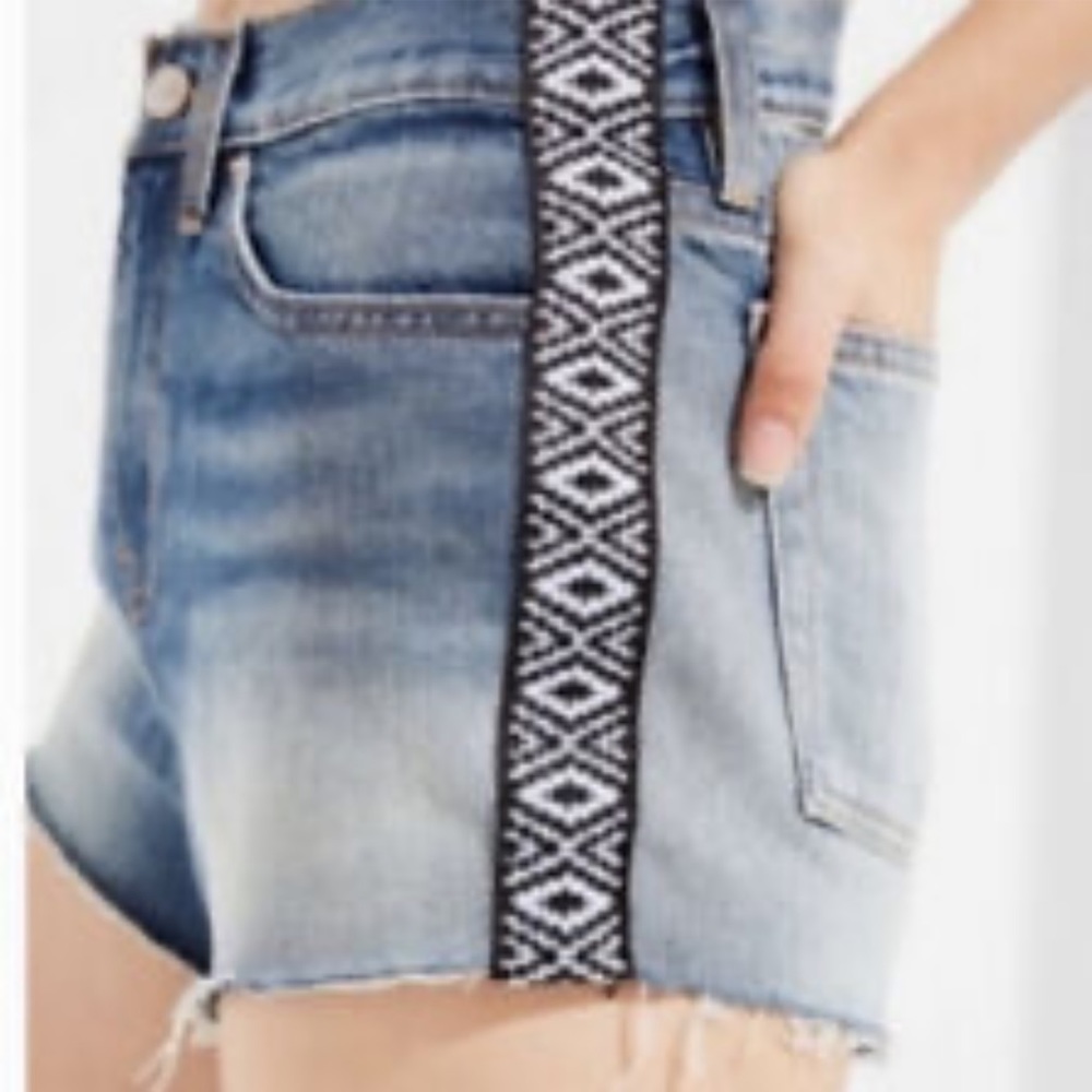 BDG‎ by Urban Outfitters high rise girlfriend shorts size 32 w embroidered hem